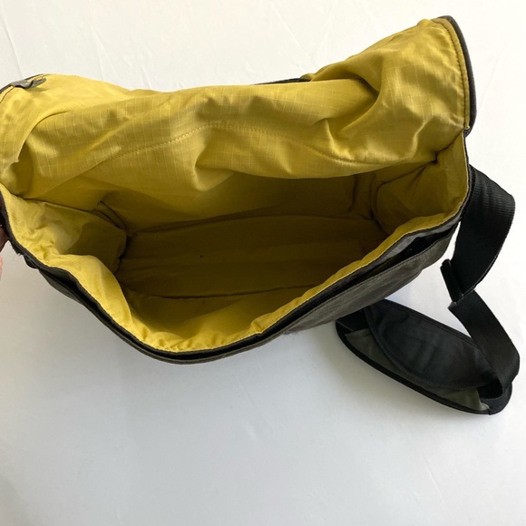 Crumpler The Skinny Messenger Laptop Bag Olive and Yellow - Picture 4 of 6